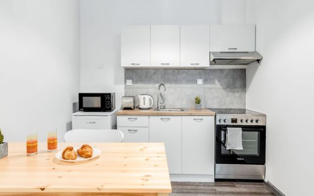 Sanders Home Suites - Cozy Street-view Studio