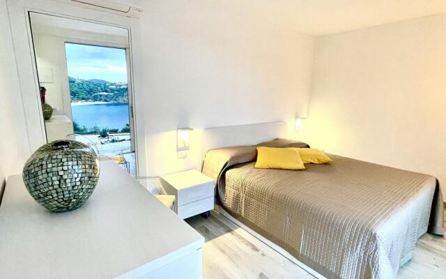 Villa in Posizione Panoramica-Villa Punta Pareti