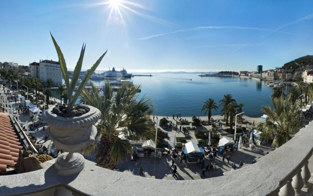 Riva Luxury Suites