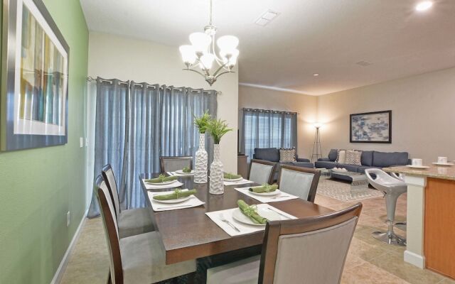 Storey Lake 4 Bedroom Townhome w Splashpool - 1618ST