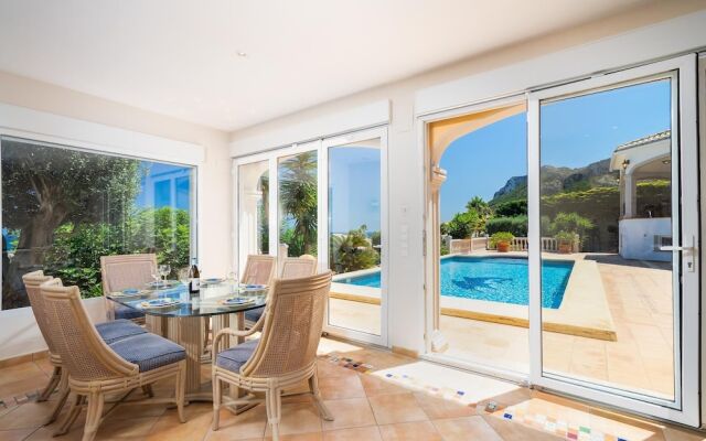 Marvelous 5-bed Villa With Panoramic sea View