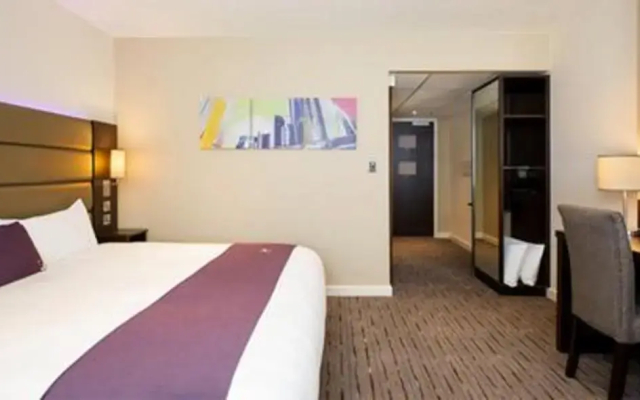 Premier Inn Livingston (M8/J3)