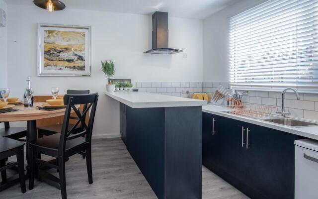 Ivy Cellar - 2 Bedroom Apartment - Tenby