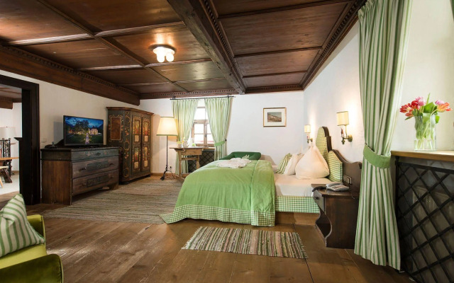 Schloss Prielau Hotel & Restaurants