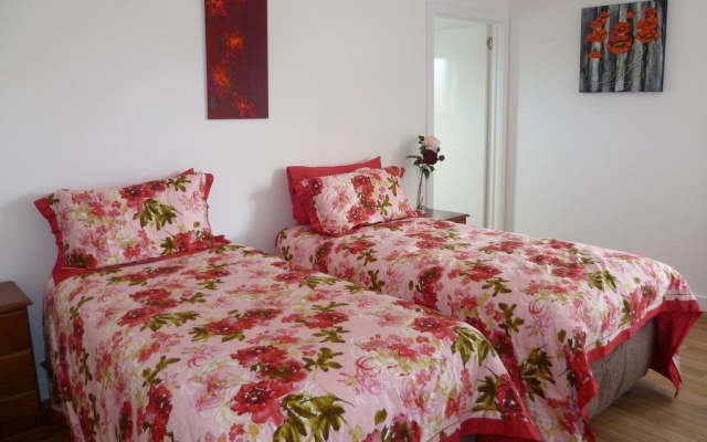 Roses of Chudleigh Holiday Cottage – Guest Rooms – Chudleigh