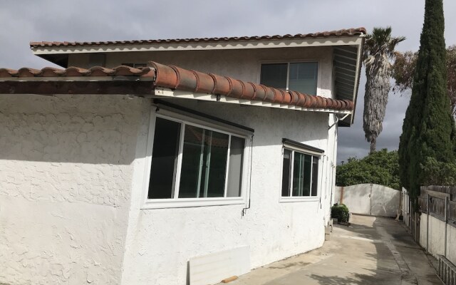 Entire 3 Bedrooms Guest House Close Beach Downtown
