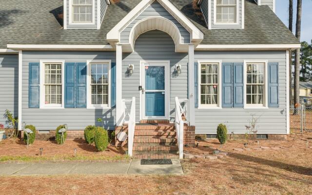 Lovely Fayetteville Home: Deck & Fireplace!