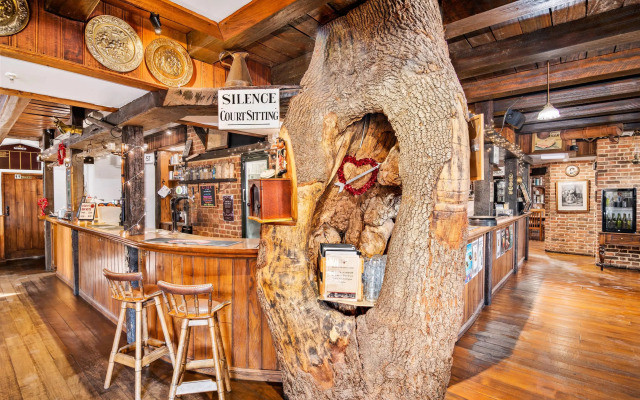 The Honest Lawyer, an Ascend Collection Hotel