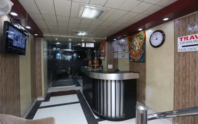 OYO 18870 Hotel Lajja Palace