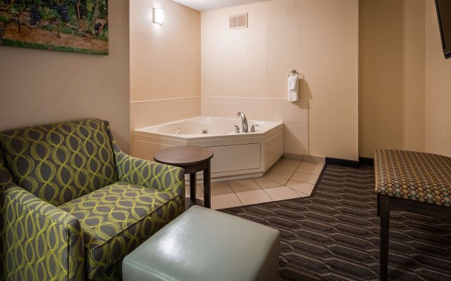 Best Western Plus Yadkin Valley Inn & Suites