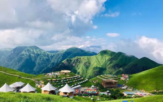 Wugong Mountain Sky City Flying Resort Hotel