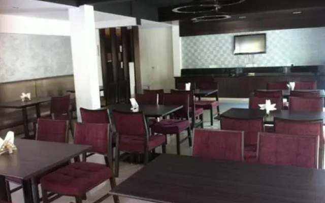 Oyster Airport Hotel