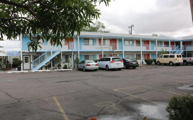 Hiway House Motel