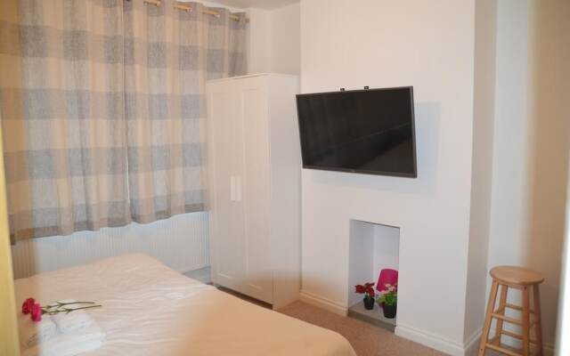 London Borough Station Apartment