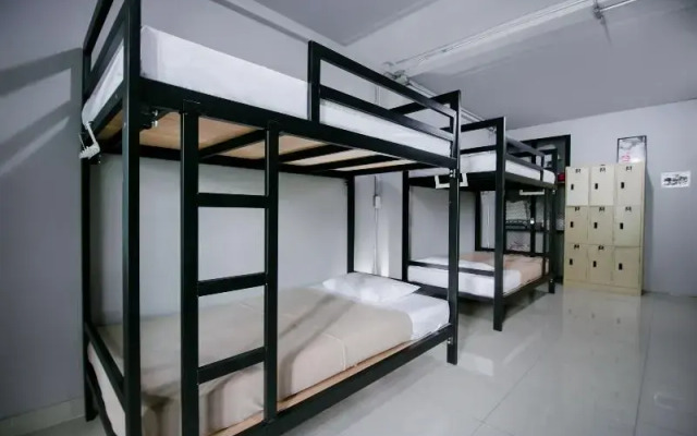 Guyasuka Hostel & Cafe by OYO Rooms