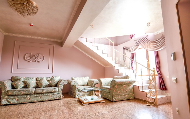 Leo Palace
