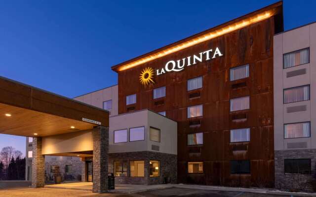 La Quinta Inn & Suites by Wyndham Anchorage Airport