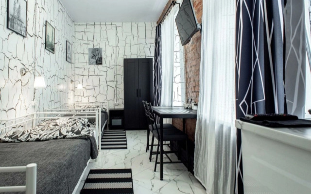 Black&White na 1-y Krasnoarmeyskoy