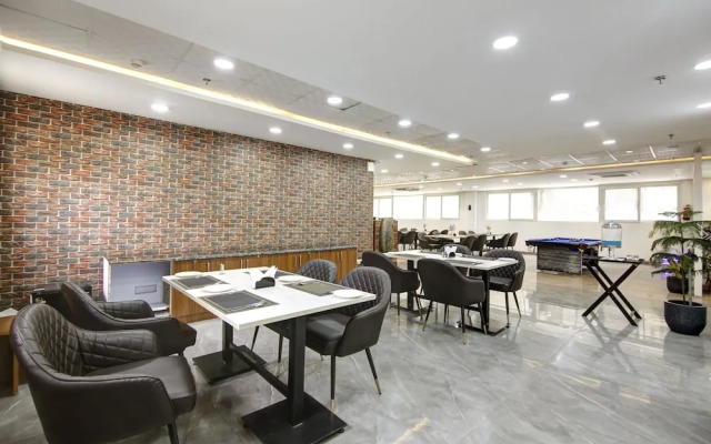 FlxHo Cyber One Hotel and Banquet Cyber City.