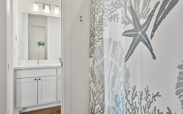 Tidewater 4 Bedroom Home by RedAwning