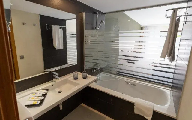 R2 Romantic Fantasia Dreams & Suites Hotel