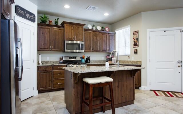 Desert Sunstone 3 Bedroom Apts