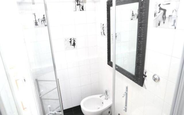 Kiss Me Rome Luxury Rooms