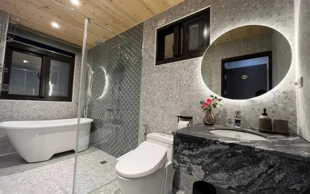 Lin House
