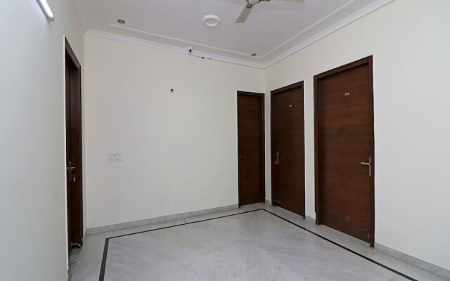 OYO 15736 Little Residency