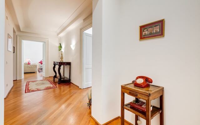 Luxury apartment in the center of Rome