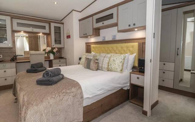Whispering Willows 2-bed Lodge in Scarborough