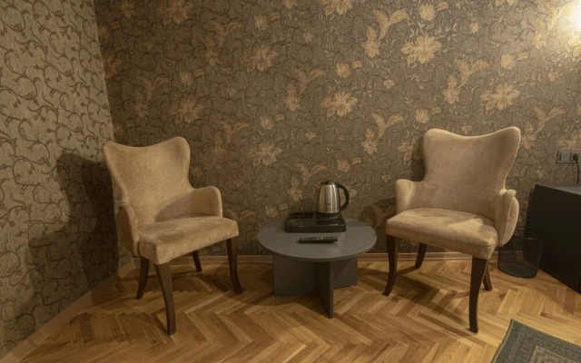 Ares Business Suit Hotel