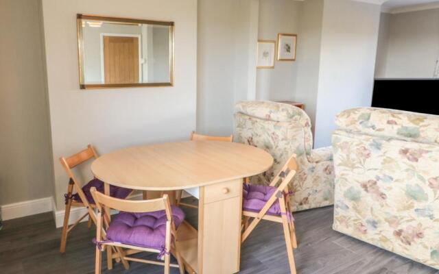 27 Whitegates