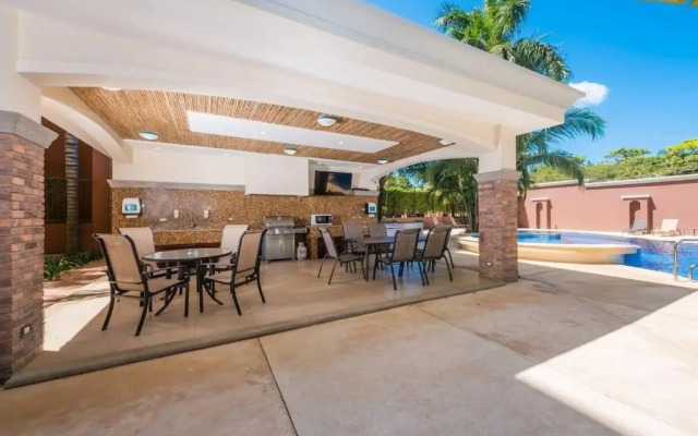 Upscale 2bdr with Jacuzzi - Beach - Fast wifi - Gym