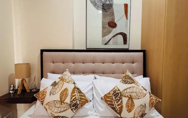 A Dreamy & Elegant Studio