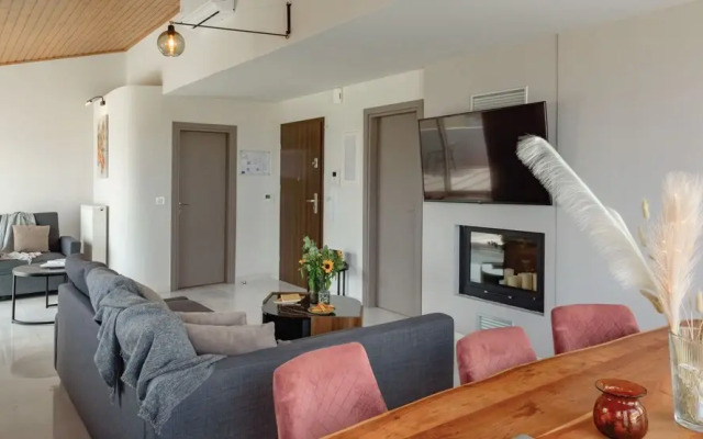 Akali apartment Airport by Airstay