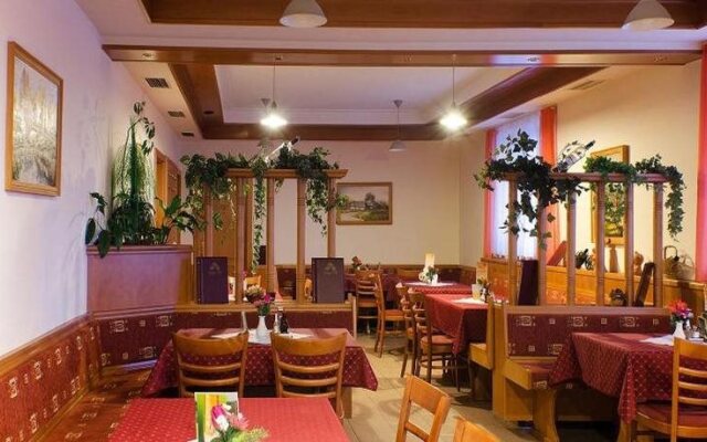 Denis Hotel és Étterem