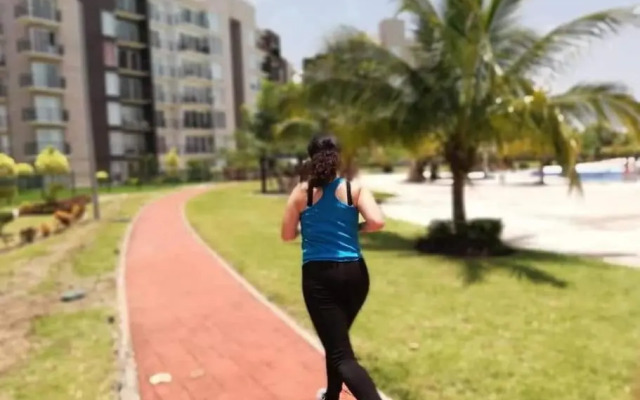 Casa con alberca y laguna