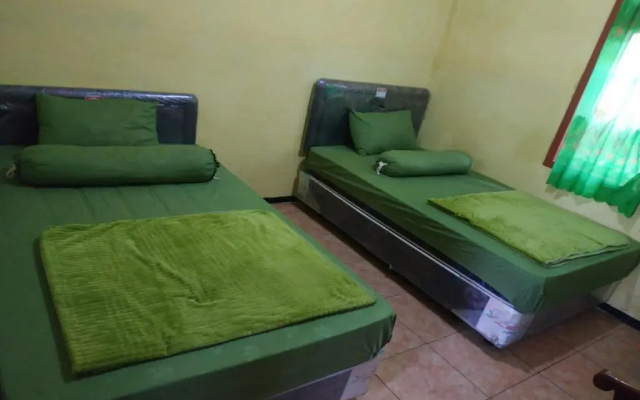 Oyo 90097 Homestay Sinta Ndani Putri