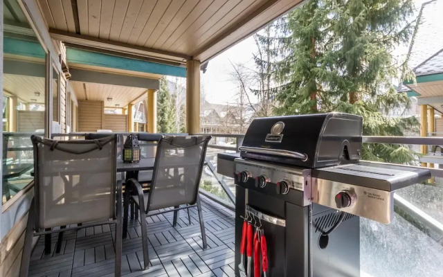Fabulous Location Private Hot Tub, NO Car Needed, Sleeps 8