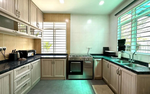 BNB Casa Grande at Rawang - spacious, 15 pax and WiFi