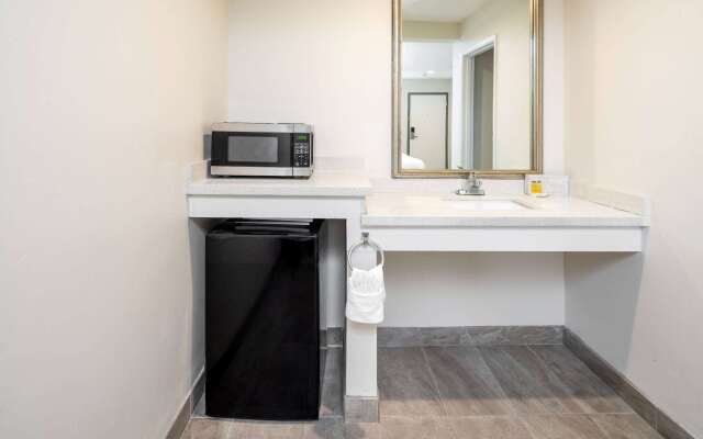 Super 8 by Wyndham Bakersfield Ca