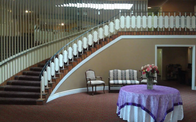 Ramada by Wyndham Fresno North