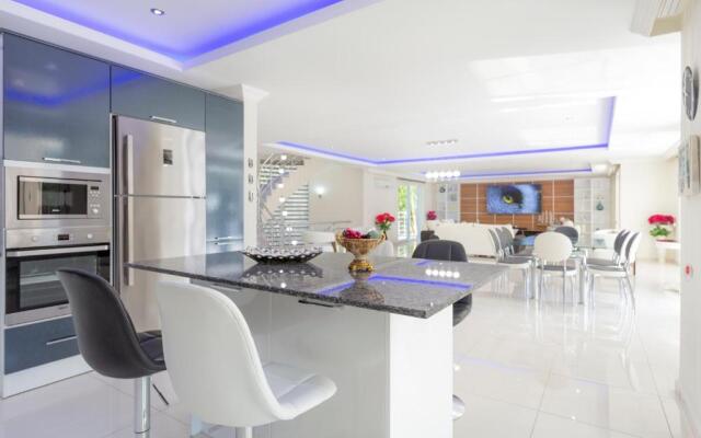 Villa Four Season 8