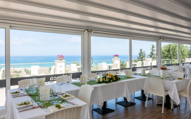 La Blanca Resort & Spa