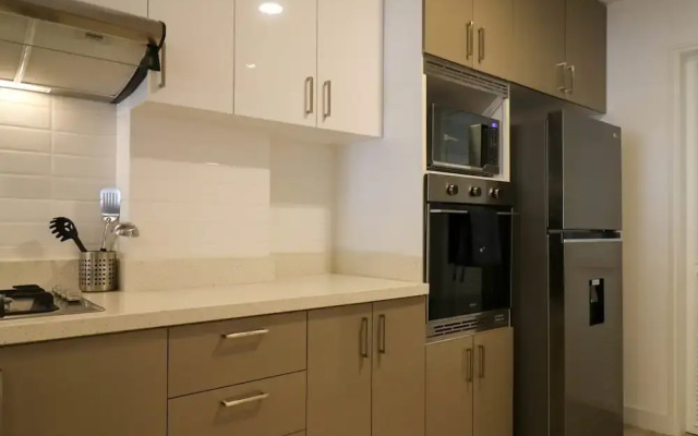 w Sophisticated 2BR With Balcony in Miraflores