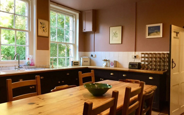 Manor House Moreton - Entire Holiday Home
