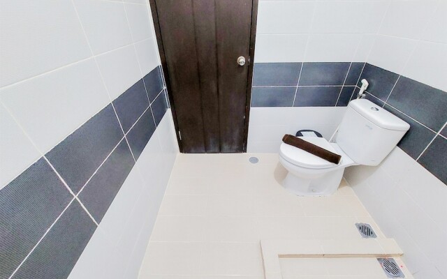 Modern Look 1Br Apartment At Scientia Residence