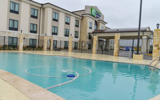 Holiday Inn Express & Suites Cuero by IHG