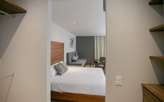 Kaab by the Beach. Condo with roofpool